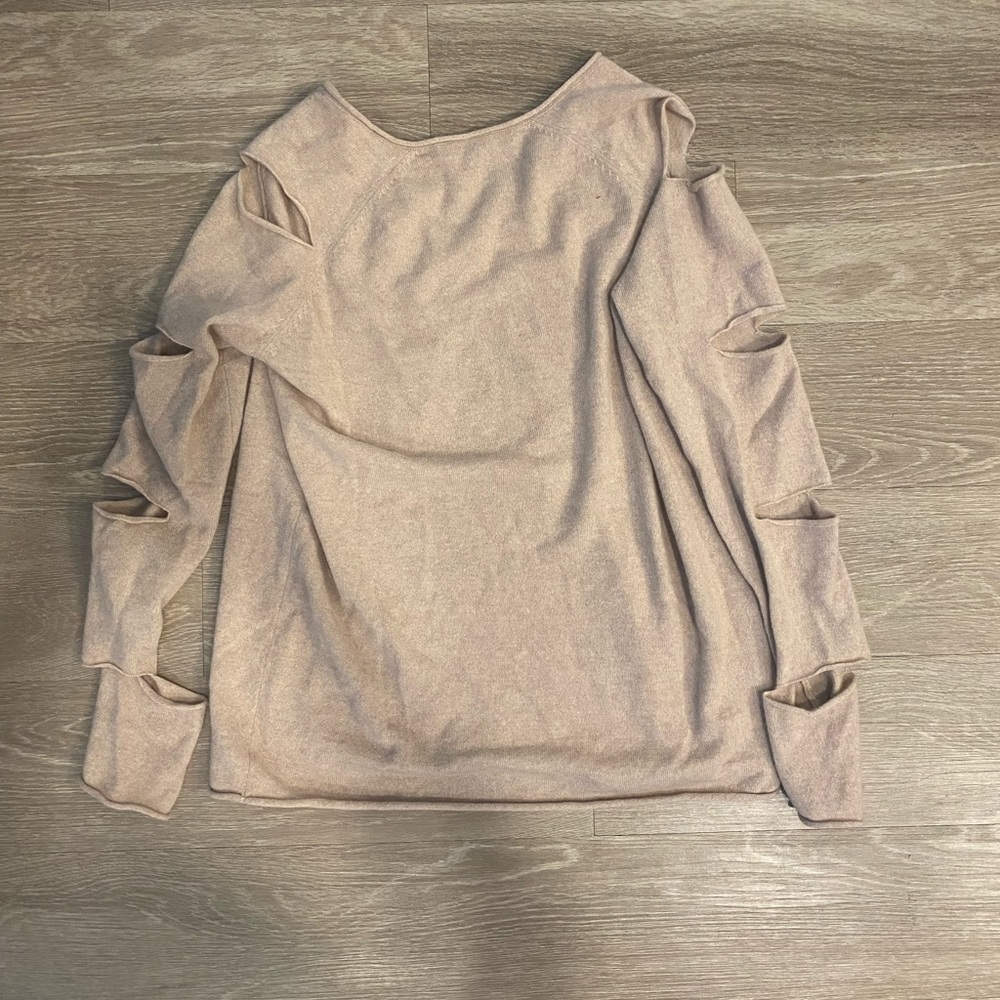 Skull Cashmere baby pink V-Neck sweater with arm slits - Picture 3 of 5